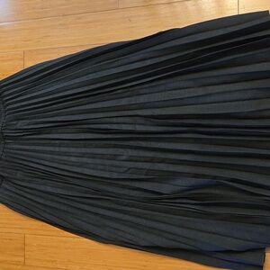Uniqlo Charcoal Pleated Skirt
